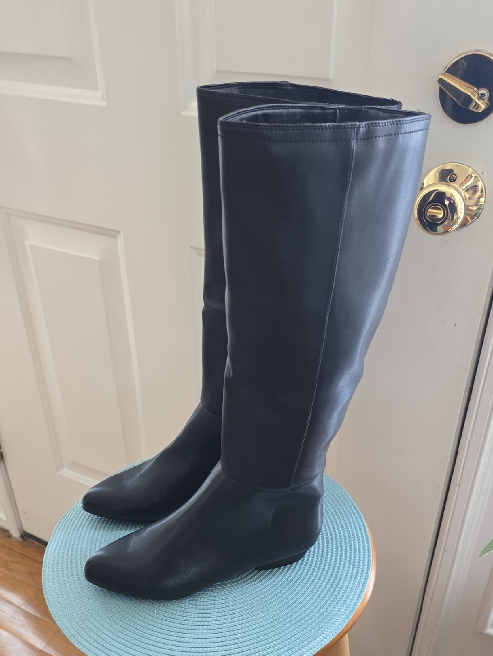SUGAR BRAND WOMEN'S BLACK HIGH BOOTS WITH LOW HEEL SIZE 6.5